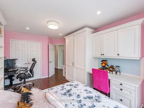 Photo 35 at 19 Medley Court, Maple, Vaughan