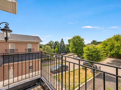 Photo 37 at 19 Medley Court, Maple, Vaughan