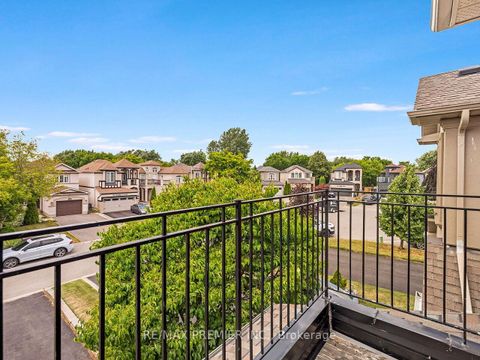 Photo 38 at 19 Medley Court, Maple, Vaughan