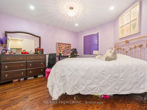 Photo 39 at 19 Medley Court, Maple, Vaughan