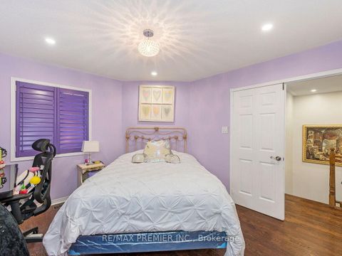 Photo 40 at 19 Medley Court, Maple, Vaughan