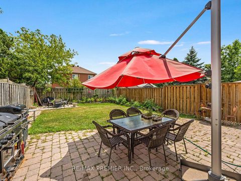 Photo 42 at 19 Medley Court, Maple, Vaughan