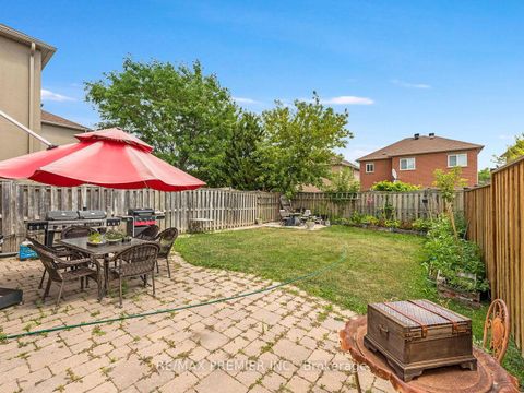 Photo 43 at 19 Medley Court, Maple, Vaughan