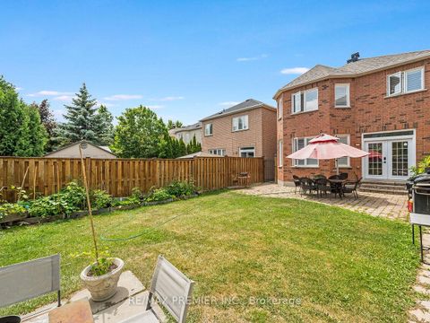 Photo 44 at 19 Medley Court, Maple, Vaughan