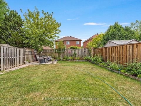 Photo 46 at 19 Medley Court, Maple, Vaughan