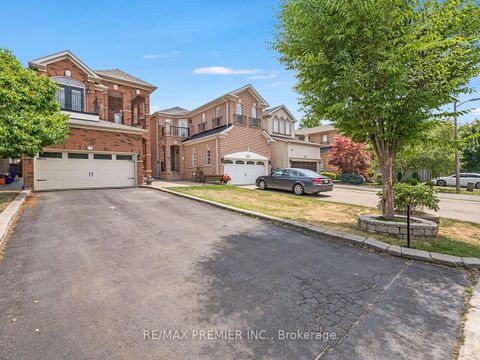 Photo 47 at 19 Medley Court, Maple, Vaughan