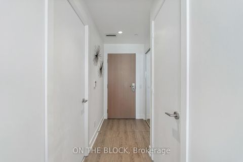 Photo 2 at 5307 - 7 Grenville Street, Bay Street Corridor, Toronto