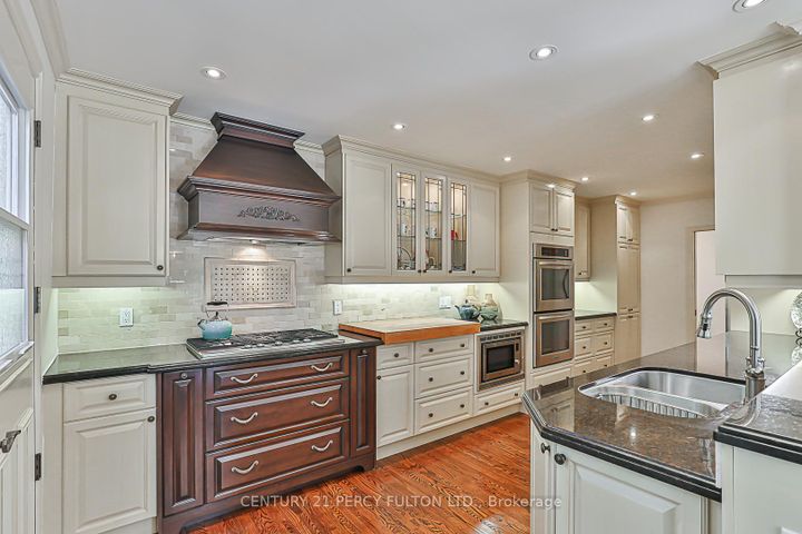 Photo 11 at 4 Page Avenue, Bayview Village, Toronto