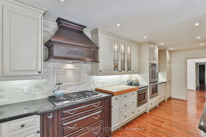 Photo 12 at 4 Page Avenue, Bayview Village, Toronto