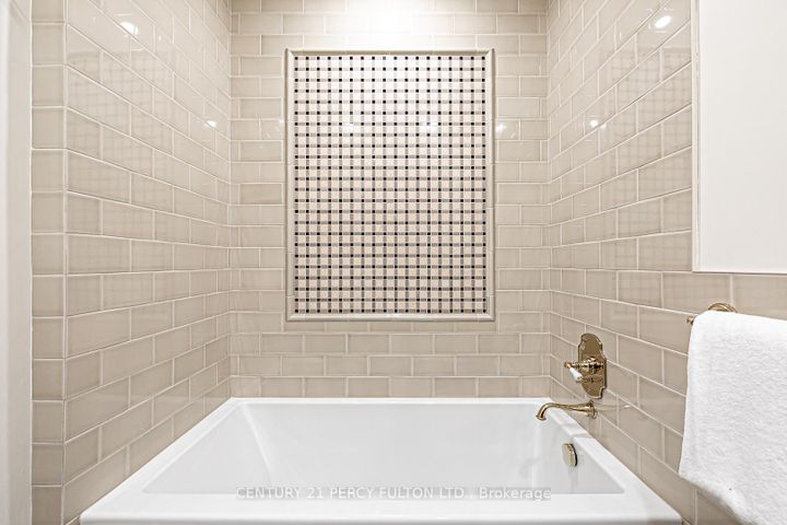 Photo 22 at 4 Page Avenue, Bayview Village, Toronto