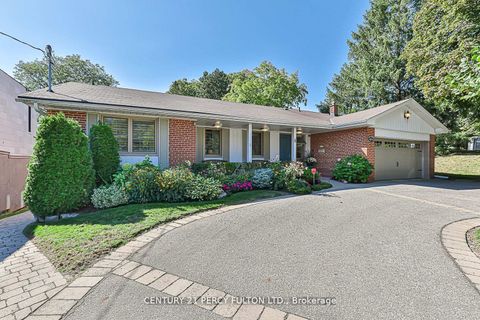 Photo 2 at 4 Page Avenue, Bayview Village, Toronto