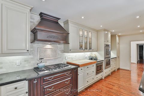 Photo 12 at 4 Page Avenue, Bayview Village, Toronto