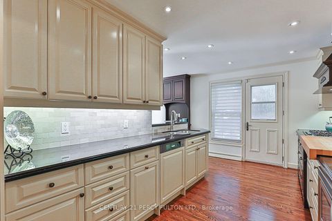 Photo 13 at 4 Page Avenue, Bayview Village, Toronto