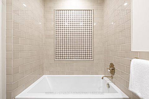 Photo 22 at 4 Page Avenue, Bayview Village, Toronto