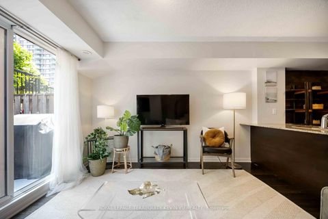 Photo 8 at 163 - 8 Foundry Avenue, Junction, Toronto