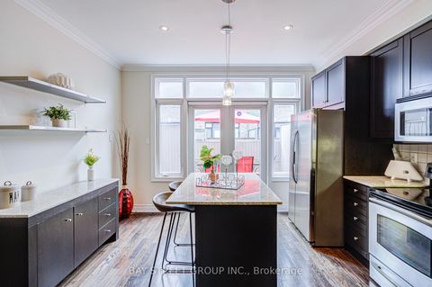 Photo 18 at 37 Lobo Mews, City Centre West, Toronto