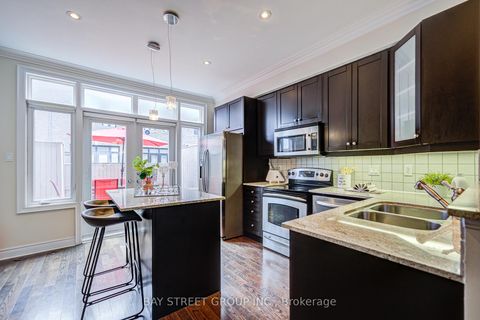 Photo 19 at 37 Lobo Mews, City Centre West, Toronto