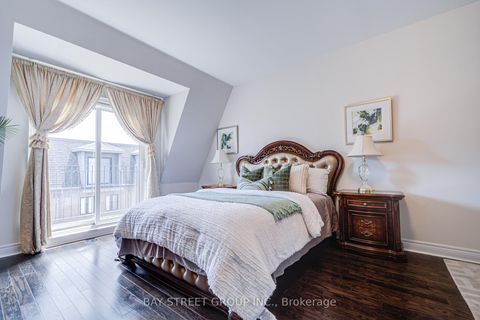 Photo 31 at 37 Lobo Mews, City Centre West, Toronto