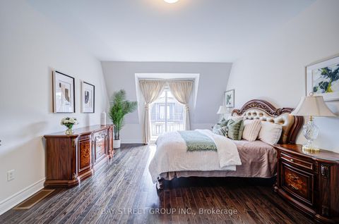 Photo 32 at 37 Lobo Mews, City Centre West, Toronto