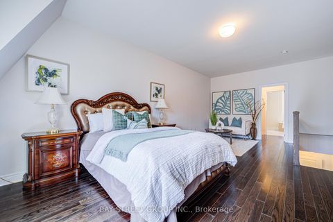Photo 34 at 37 Lobo Mews, City Centre West, Toronto