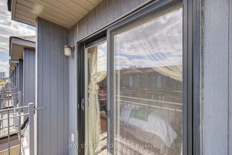 Photo 42 at 37 Lobo Mews, City Centre West, Toronto