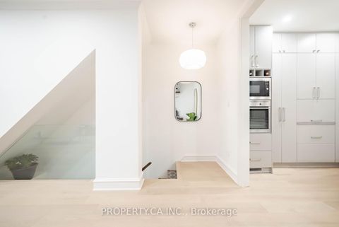 Photo 8 at 5 - 300 Avenue Road, Casa Loma, Toronto