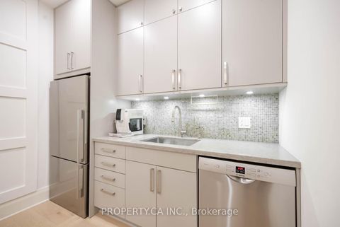 Photo 28 at 5 - 300 Avenue Road, Casa Loma, Toronto