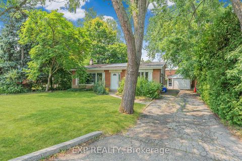 Photo 2 at 611 Pinegrove Road, WO West, Oakville