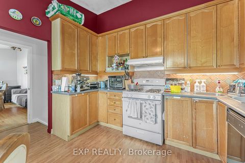 Photo 4 at 611 Pinegrove Road, WO West, Oakville
