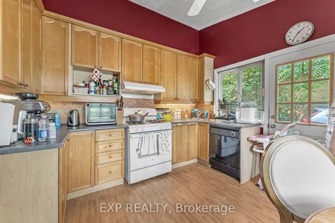 Photo 7 at 611 Pinegrove Road, WO West, Oakville