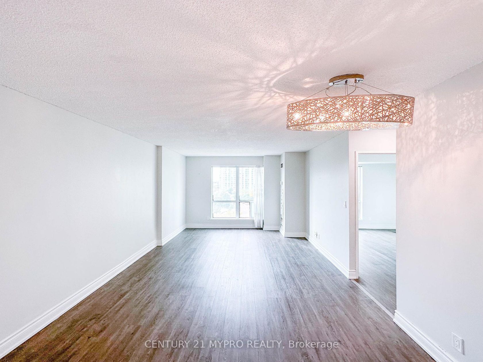 913 - 8 Lee Centre Drive, Woburn, Toronto 