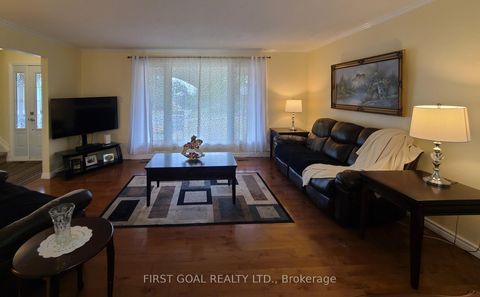 Photo 4 at 2 Agnes Street, Wellington, Barrie