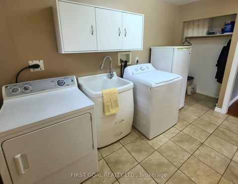 Photo 11 at 2 Agnes Street, Wellington, Barrie