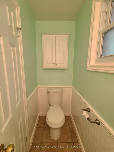 Photo 14 at 2 Agnes Street, Wellington, Barrie