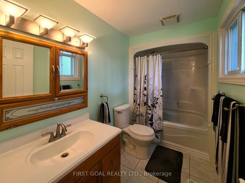 Photo 22 at 2 Agnes Street, Wellington, Barrie