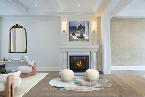 Photo 2 at 31 Twyford Road, Rosethorn, Toronto