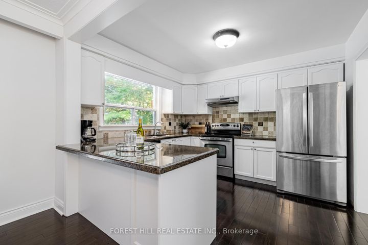 Photo 7 at 4 Dalmeny Road, Grandview, Markham