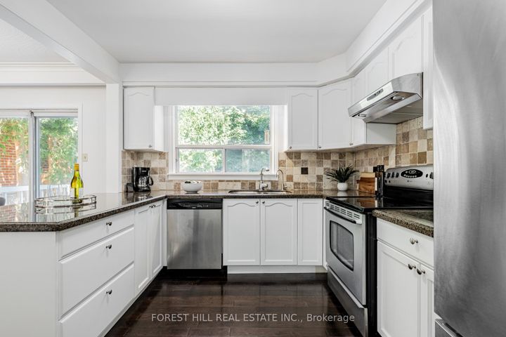 Photo 8 at 4 Dalmeny Road, Grandview, Markham