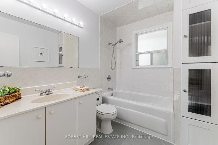 Photo 10 at 4 Dalmeny Road, Grandview, Markham