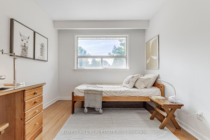 Photo 12 at 4 Dalmeny Road, Grandview, Markham