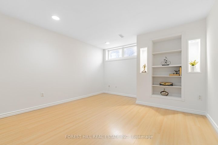 Photo 14 at 4 Dalmeny Road, Grandview, Markham