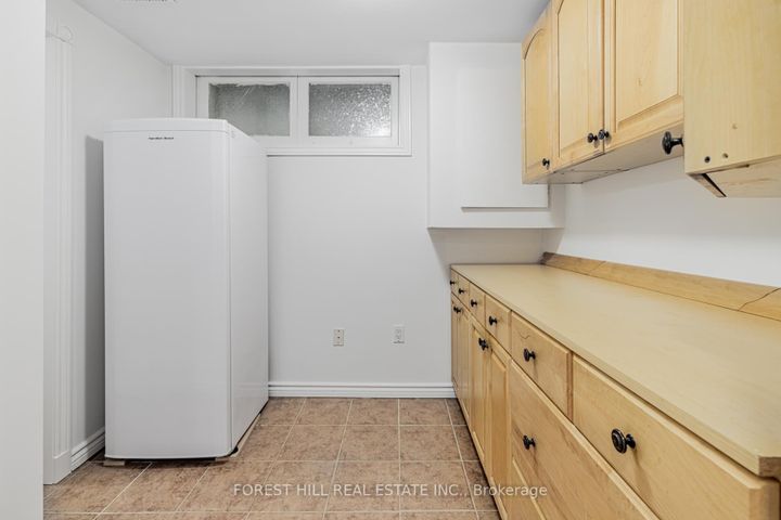 Photo 15 at 4 Dalmeny Road, Grandview, Markham