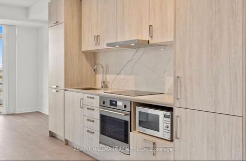 Photo 1 at 820 - 60 Honeycrisp Crescent, Vaughan Corporate Centre, Vaughan