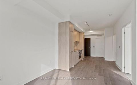 Photo 3 at 820 - 60 Honeycrisp Crescent, Vaughan Corporate Centre, Vaughan