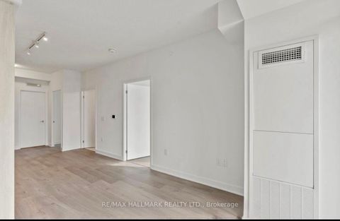 Photo 9 at 820 - 60 Honeycrisp Crescent, Vaughan Corporate Centre, Vaughan