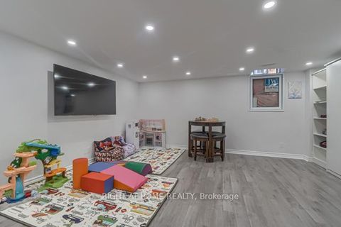 Photo 14 at 12 Laskin Drive, Patterson, Vaughan