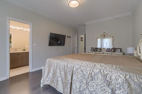 Photo 26 at 12 Laskin Drive, Patterson, Vaughan