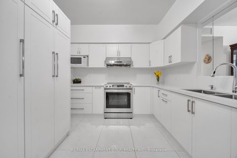Photo 12 at PH203 - 8 Lee Centre Drive, Woburn, Toronto
