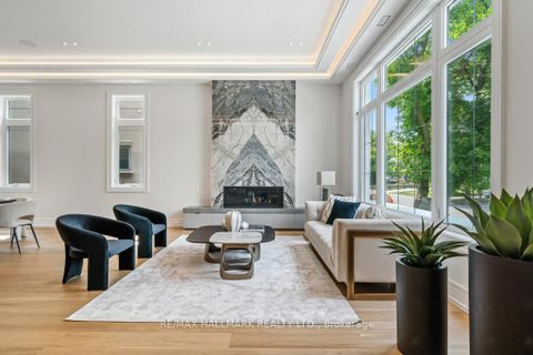 Photo 5 at 215 Northwood Drive, Newtonbrook East, Toronto