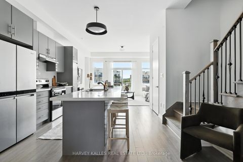 Photo 2 at 37 Arianna Crescent, Patterson, Vaughan